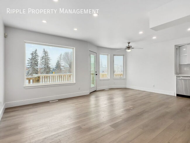 Photo du bâtiment - AMAZING 4 BEDS/ 3 BATHS HOUSE