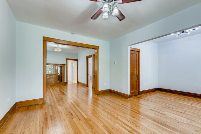 Foto del edificio - 2147 W Addison St