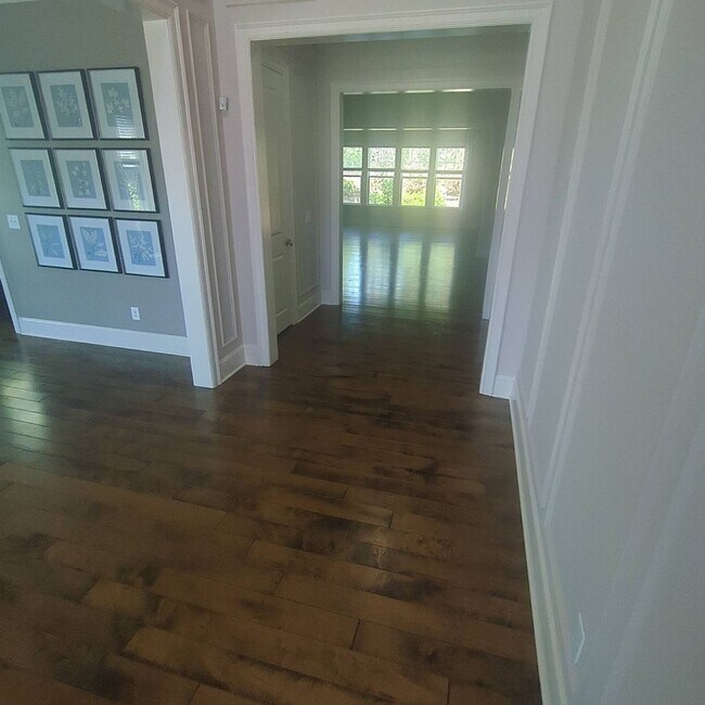 Foto del edificio - Beautiful 5 bed 4.5 bath in Holly Springs!