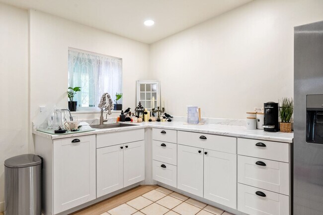 Foto del edificio - 3700 Las Pilitas Rd