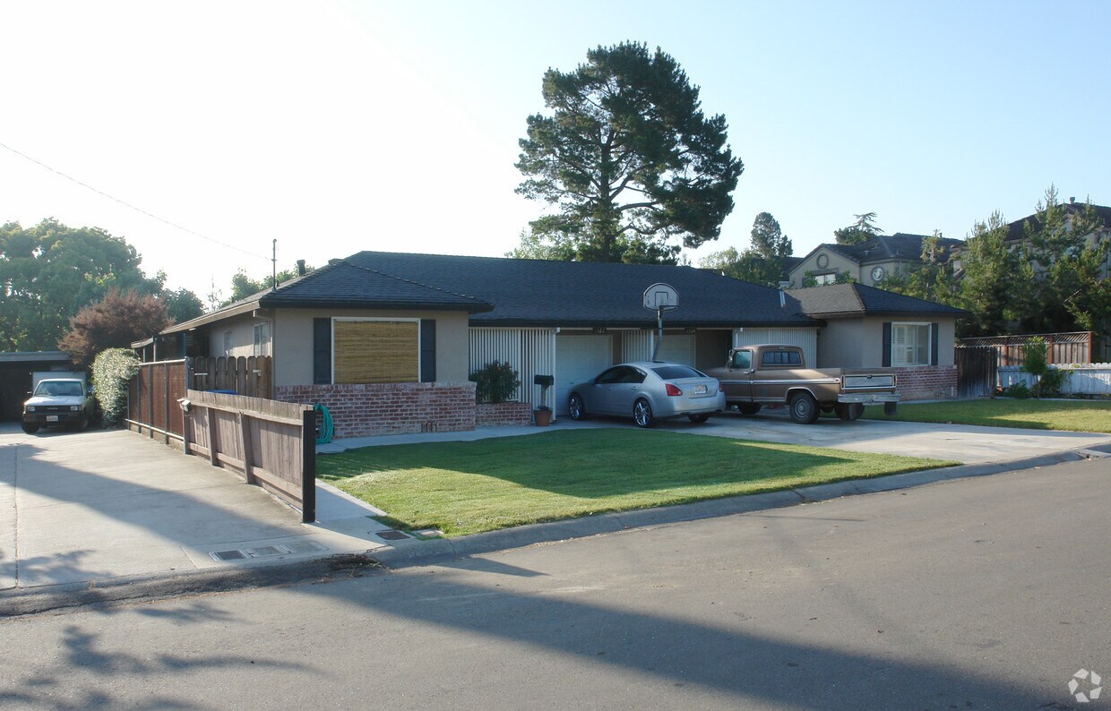 Primary Photo - 1522 Willow Brae Ave