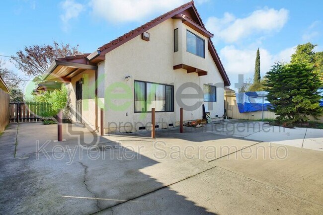 Foto del edificio - 809 N Hobson Ave