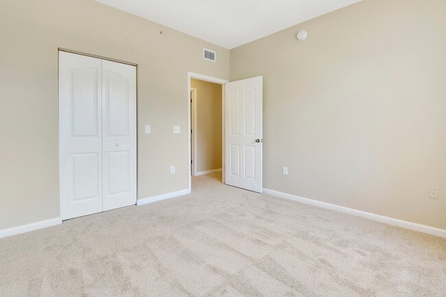Foto del edificio - 9211 Myrtlewood Cir W