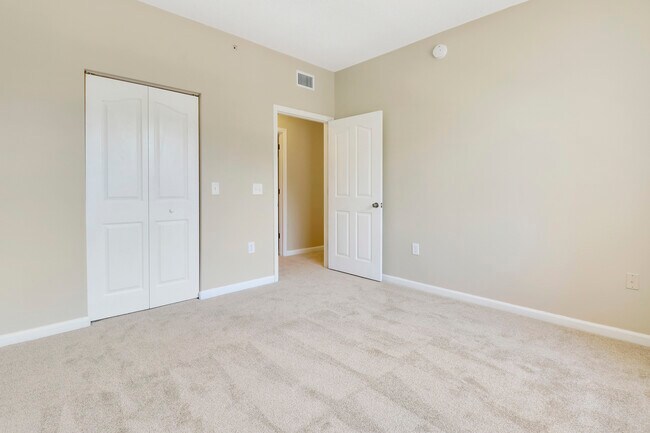 Building Photo - 9211 Myrtlewood Cir W