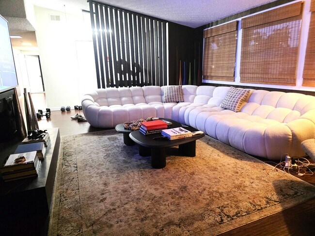 Foto del edificio - 4541 Collett Ave