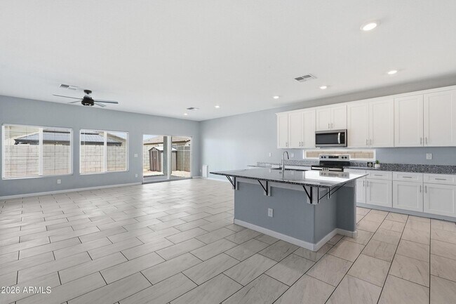 Building Photo - 1692 W Aztec Dr