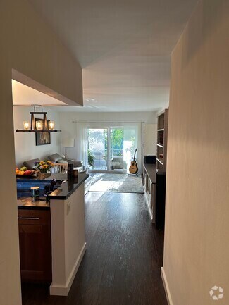 Building Photo - 1400 NE 57th St