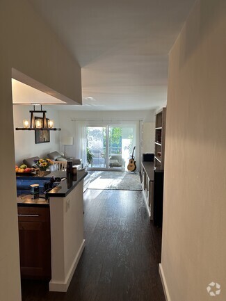 Building Photo - 1400 NE 57th St