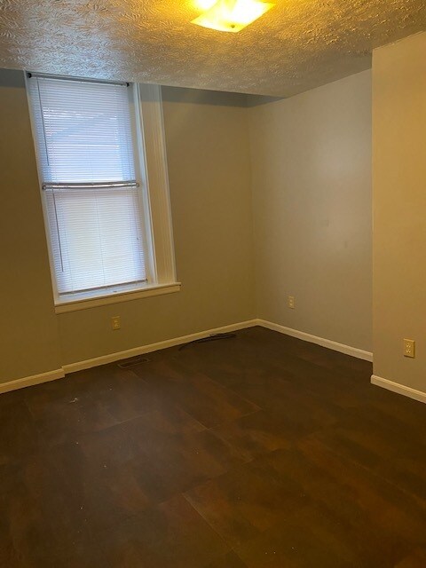 Foto del edificio - 331 E 13th St