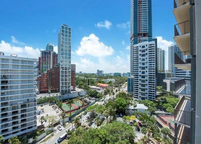 Foto del edificio - 1450 Brickell Bay Dr Unit 1505