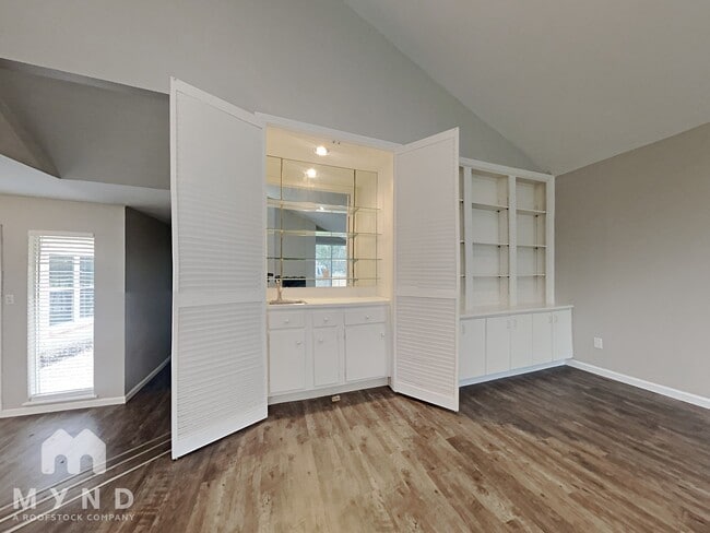 Foto del edificio - 1739 S Kirkwood Rd