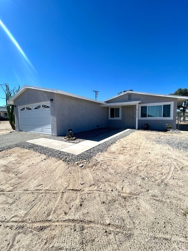 Building Photo - 5306 Daisy Ave