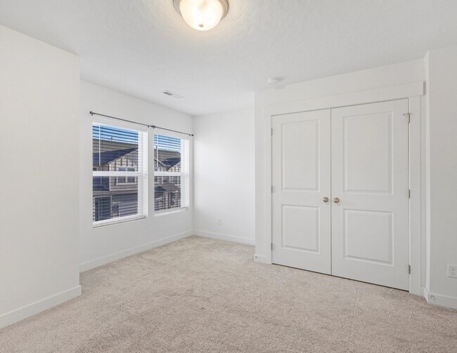 Foto del edificio - 4515 E Hurstbourne Dr