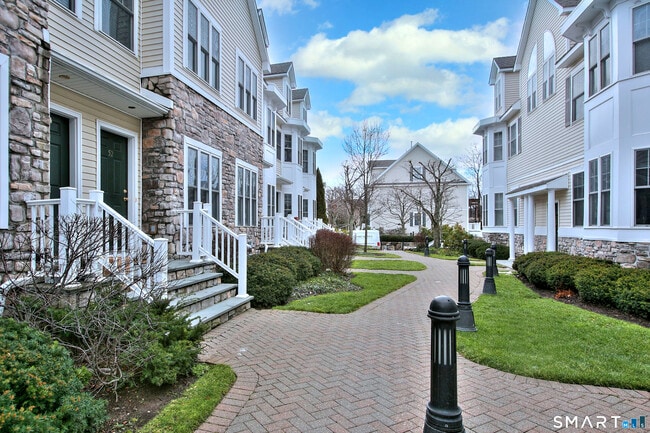 Building Photo - 39 Maple Tree Ave