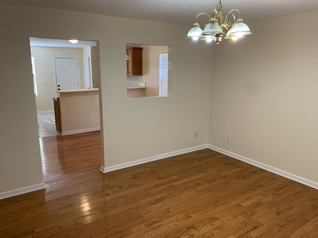 Foto del edificio - Charming 3-Bed, 2-Bath Gem in Nashville's ...