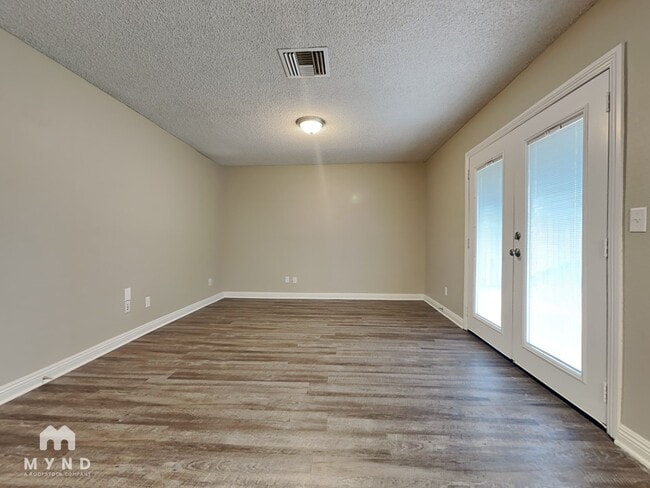 Building Photo - 1801 W Potter Dr