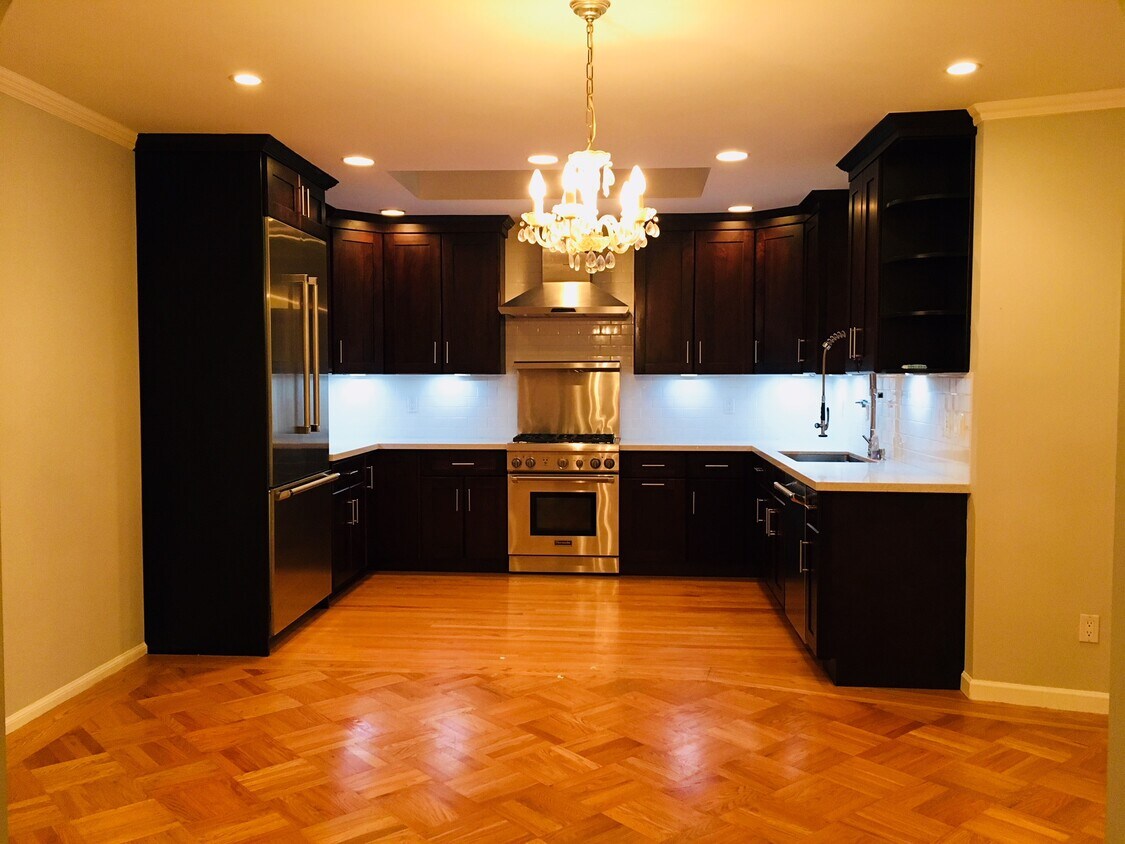 Foto principal - 2218 34th Ave
