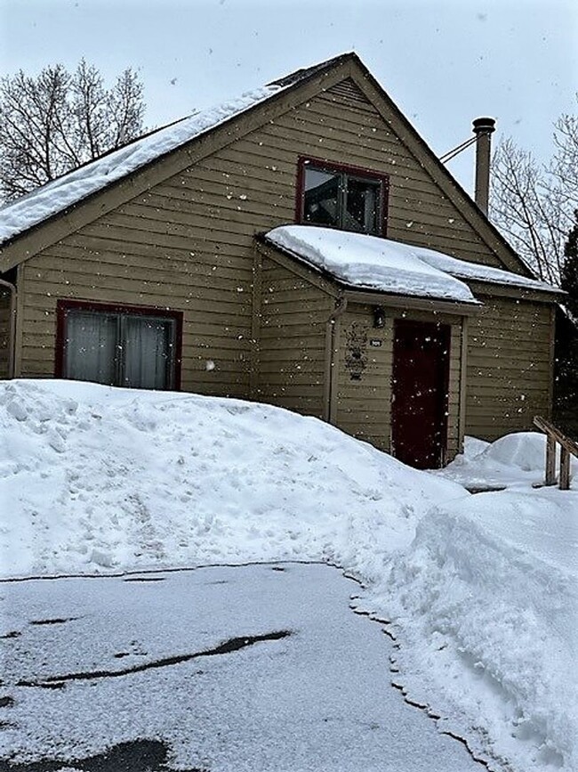 Building Photo - 305 N Chipmunk Cir