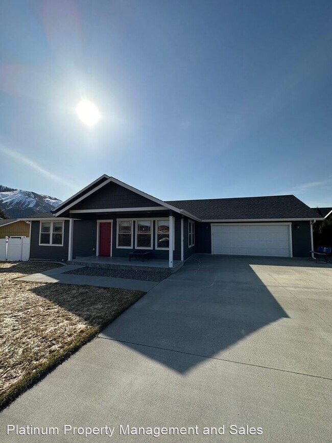 Building Photo - 3 br, 2 bath House - 1034 Crest Loop