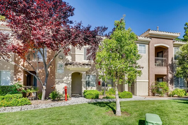 Foto del edificio - Southwest Condo in a Gated Community