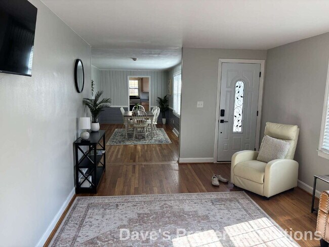 Foto del edificio - Experience Effortless Living in Beautiful Red Brick Ranch