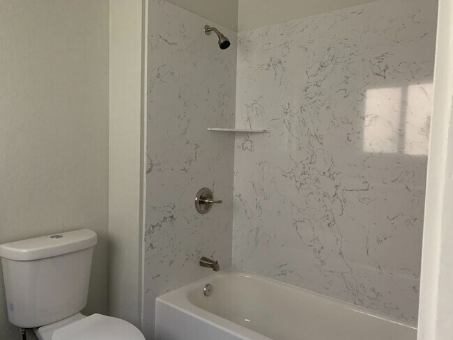 Foto del edificio - SINGLE FAMILY HOME READY FOR MOVE IN!!! LO...