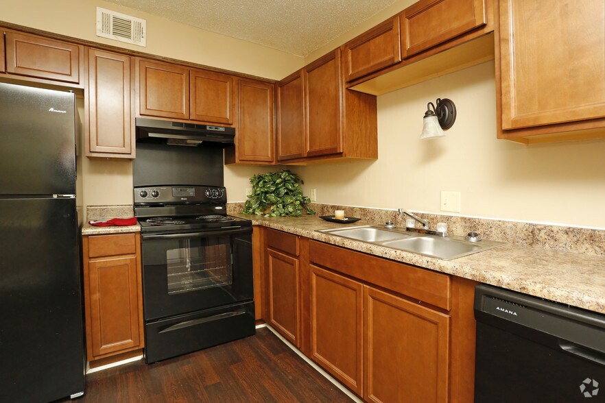 Monaco Lake Townhomes Rentals Pascagoula, MS