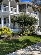 Building Photo - 857 St Charles Pl