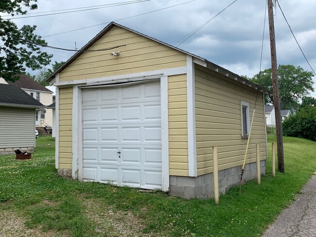 Building Photo - **FREE Prorated First Month's Rent