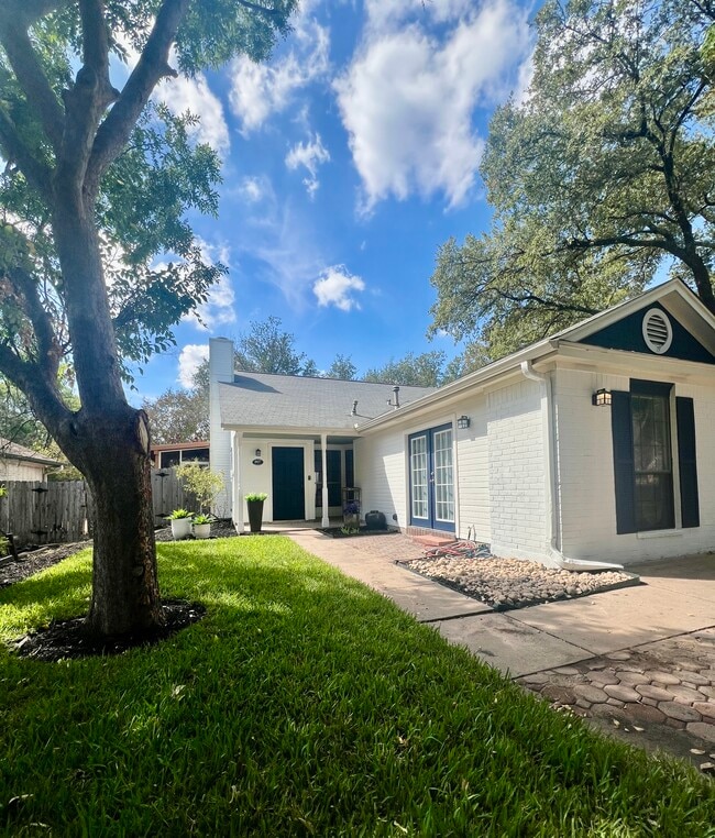 Foto del edificio - 807 Kavanagh Dr