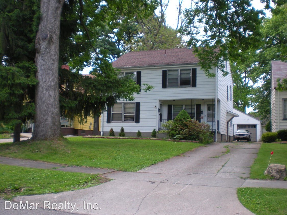 Primary Photo - 116 S Main St