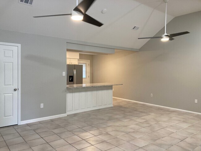 Viviendo 1 - 48352 Woodhaven Rd