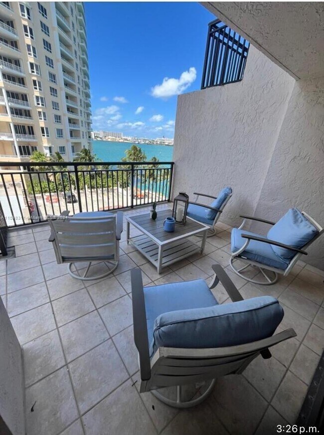 Foto del edificio - 540 Brickell Key Dr