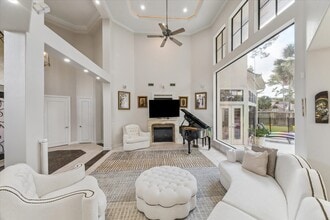 Building Photo - 600 Royal Oaks Dr