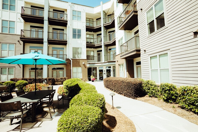 Building Photo - Canalside