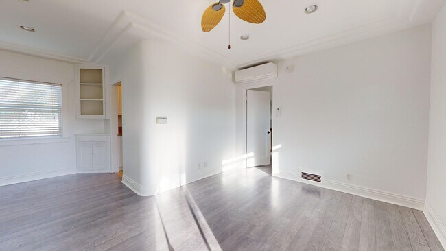 Foto del edificio - One Bedroom Available for Long Term Rent a...