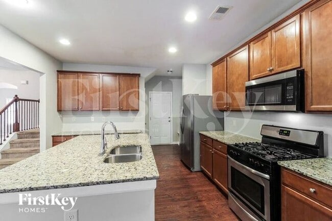 Building Photo - 423 Fredrick Dr