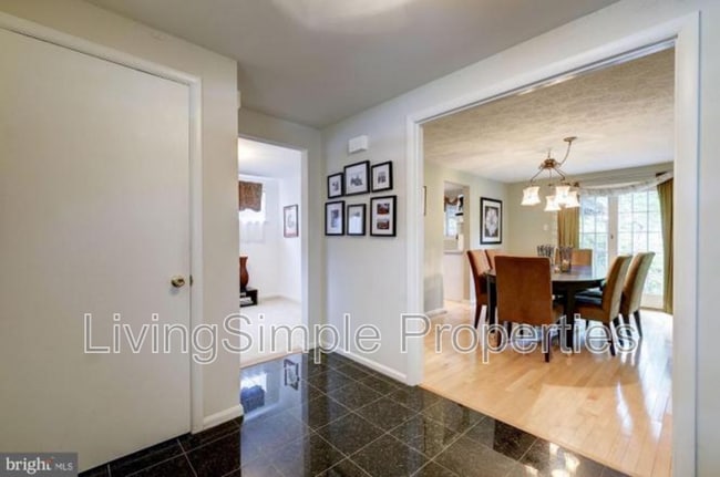 Photo - 5902 Holland Rd House