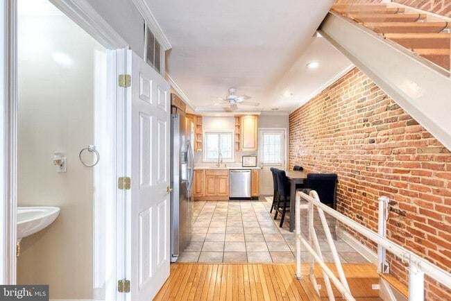 Building Photo - 607 S Streeper St