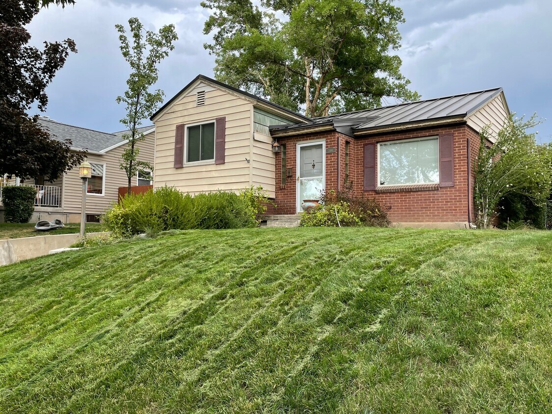 Primary Photo - 2491 S Glenmare St