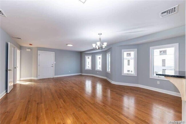 Foto del edificio - 237 W Market St