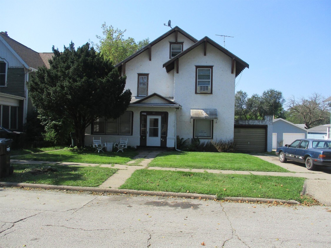 Primary Photo - 415 Boone St