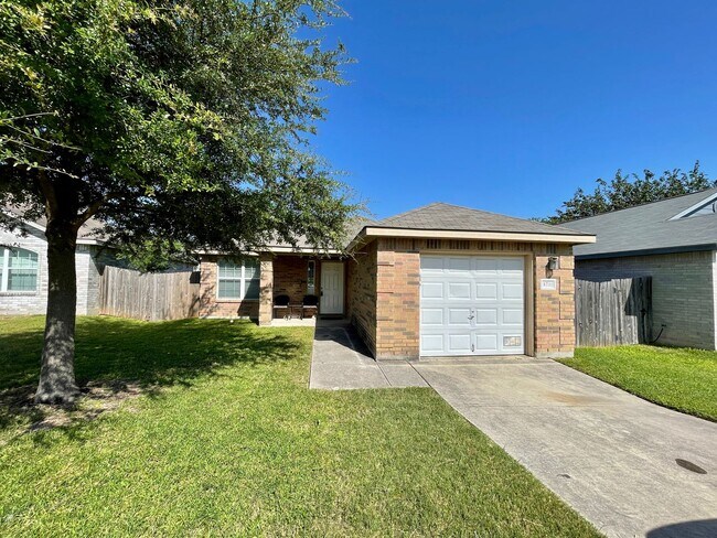 Building Photo - Convenient Northwest San Antonio Home Available for ASAP Move In!