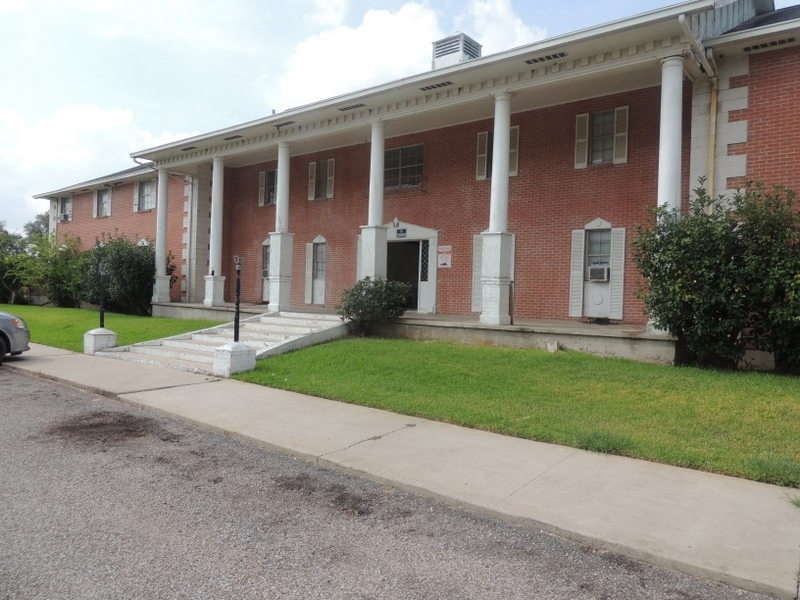 Primary Photo - Colonial Arms Apartments