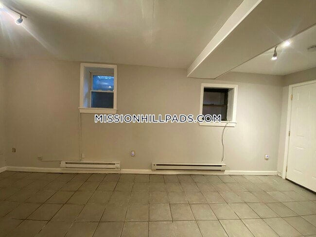 Building Photo - 1538 Tremont St.