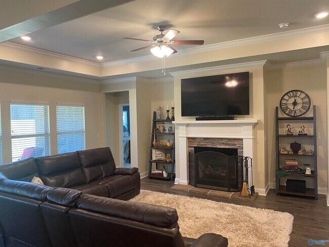 Foto del edificio - 529 W River Landing Blvd SW
