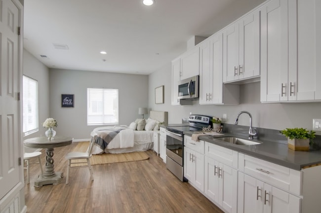 Building Photo - 532 Cesar E. Chavez Pkwy