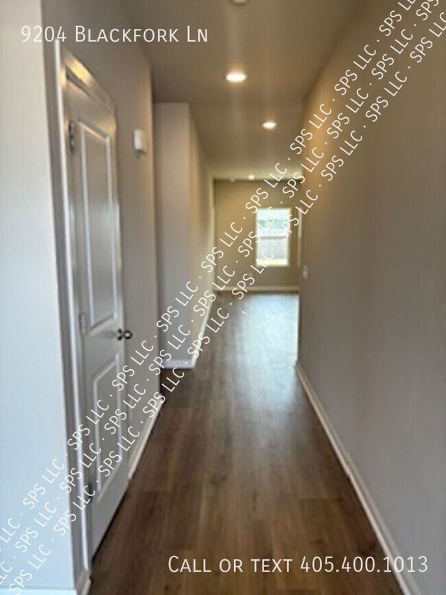 Foto del edificio - 9204 Blackfork Ln