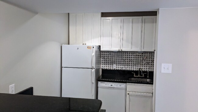 Building Photo - 6948 Colonial Woods Dr