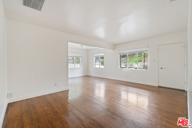 Building Photo - 821 Laveta Terrace